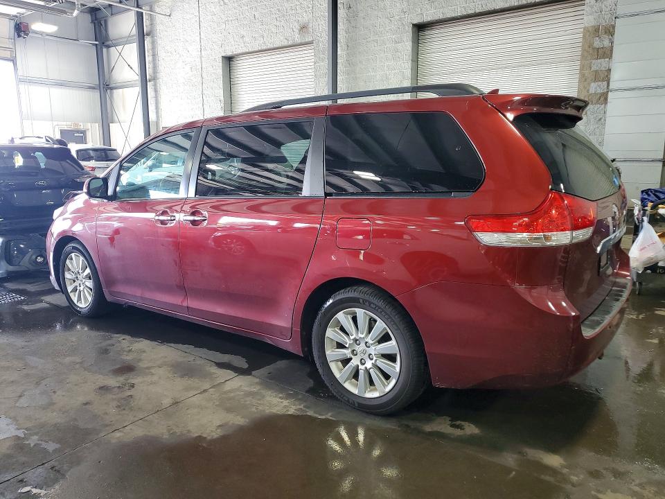 Photo 2 from auction – 2011 TOYOTA SIENNA with VIN 5TDDK3DC5BS003462