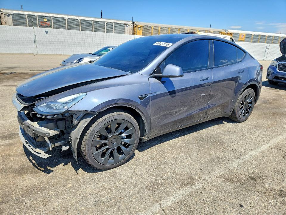 TESLA MODEL Y 2022 with VIN 7SAYGDEE1NF513828 - Photo from auction