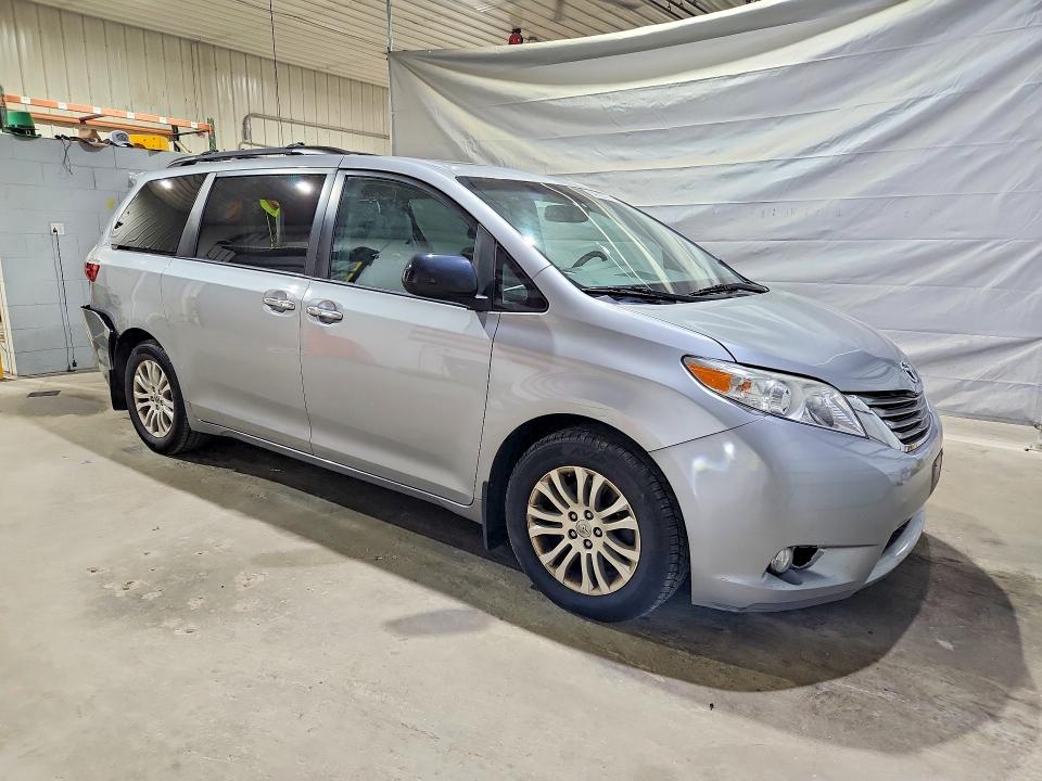 Photo 4 from auction – 2017 TOYOTA SIENNA with VIN 5TDYZ3DC9HS897908