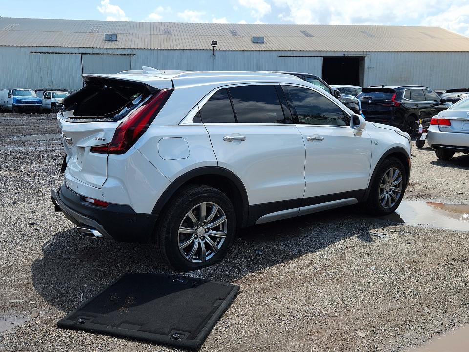 Photo 3 from auction – 2020 CADILLAC XT4 with VIN 1GYFZDR4XLF005019