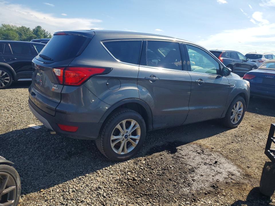Photo 3 from auction – 2019 FORD ESCAPE with VIN 1FMCU9GD3KUA73871