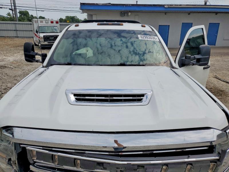 Photo 11 from auction – 2018 CHEVROLET SILVERADO with VIN 1GB4KYCY0JF279707