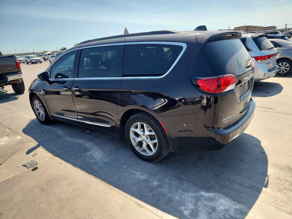 Фото 2 с аукциона – 2017 CHRYSLER PACIFICA с VIN 2C4RC1BG0HR810275