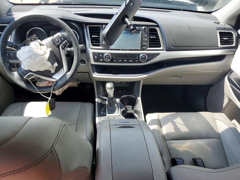 Photo 8 from auction – 2017 TOYOTA HIGHLANDER with VIN 5TDJZRFH2HS389227