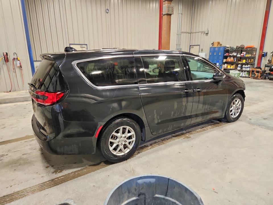 Photo 3 from auction – 2023 CHRYSLER PACIFICA with VIN 2C4RC1BG5PR627310