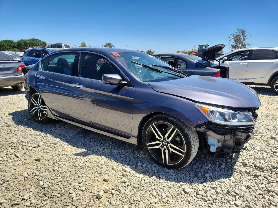 Photo 4 from auction – 2017 HONDA ACCORD with VIN 1HGCR2F54HA032846