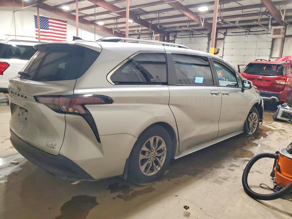 Photo 3 from auction – 2023 TOYOTA SIENNA with VIN 5TDKSKFC0PS100929