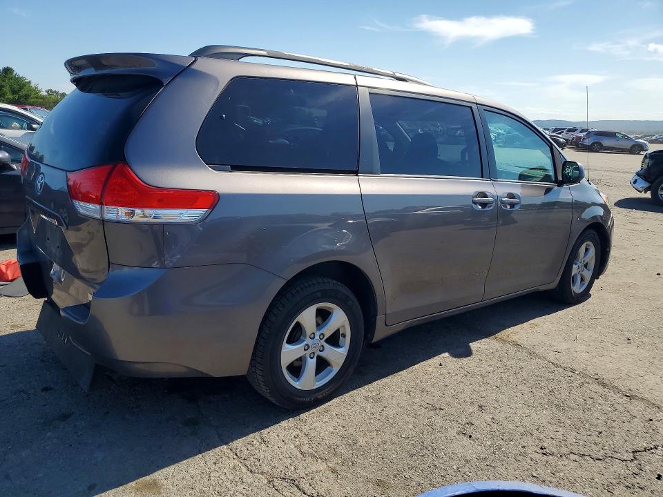 Photo 3 from auction – 2011 TOYOTA SIENNA with VIN 5TDKK3DC6BS145553
