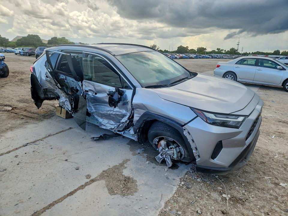 Photo 4 from auction – 2025 TOYOTA RAV4 with VIN JTMMWRFV5SD337931