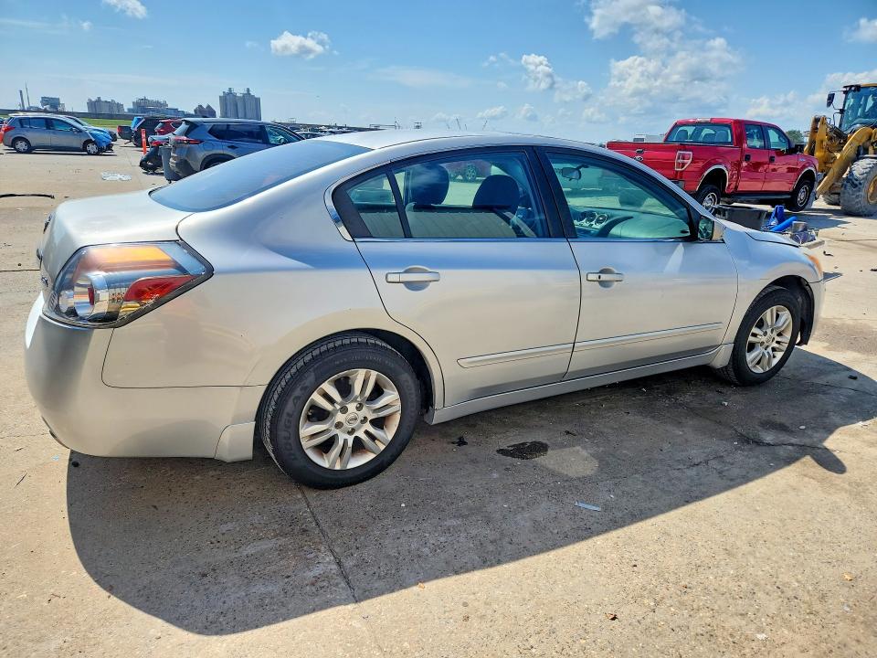 Zdjęcie 3 z aukcji – 2011 NISSAN ALTIMA z VIN 1N4AL2AP4BN415644