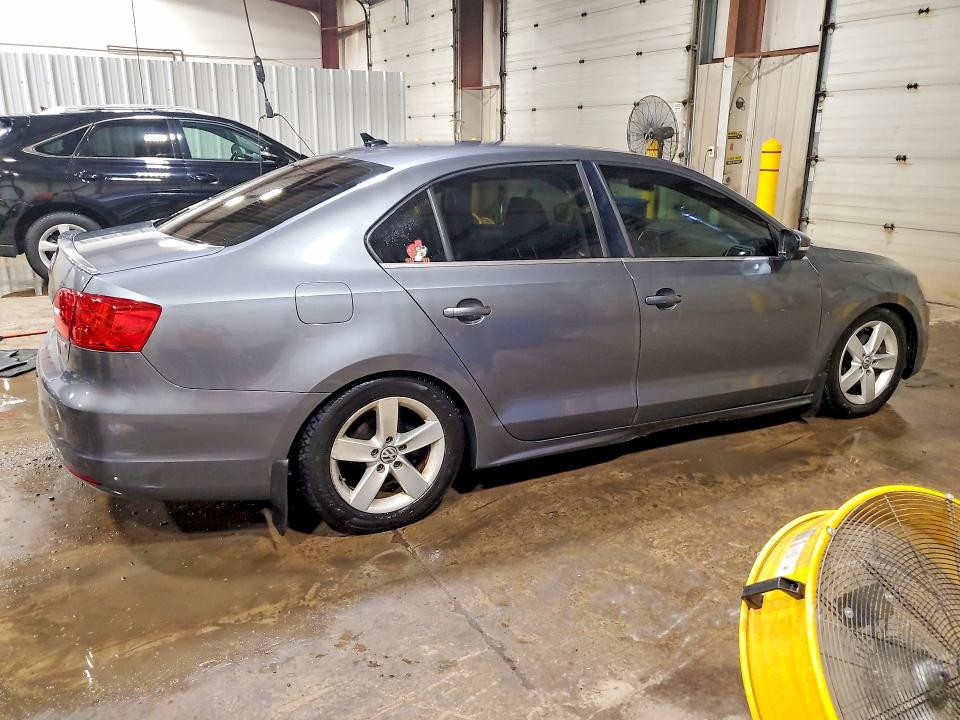 Photo 3 from auction – 2013 VOLKSWAGEN JETTA with VIN 3VWLL7AJ2DM439334