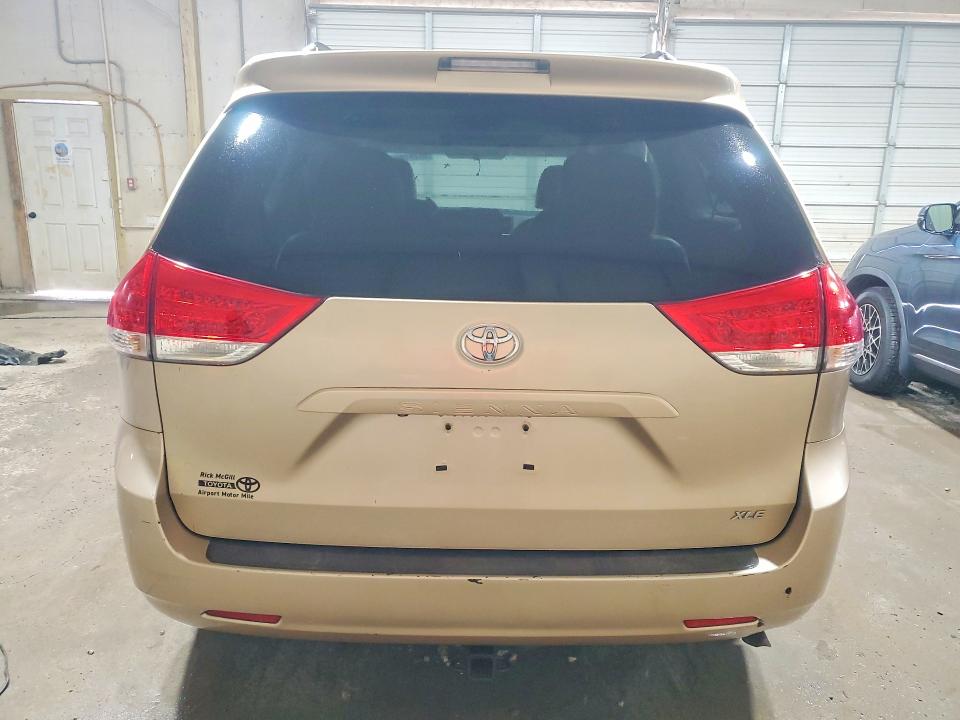 Photo 6 from auction – 2011 TOYOTA SIENNA with VIN 5TDYK3DC0BS047824