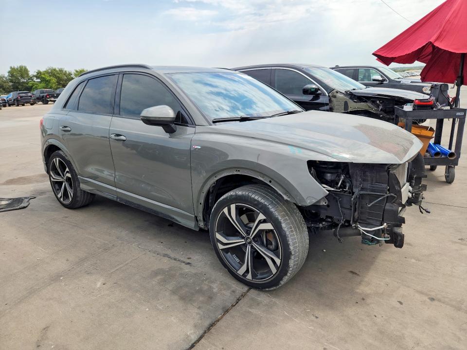 Zdjęcie 4 z aukcji – 2023 AUDI Q3 z VIN WA1EECF37P1019573