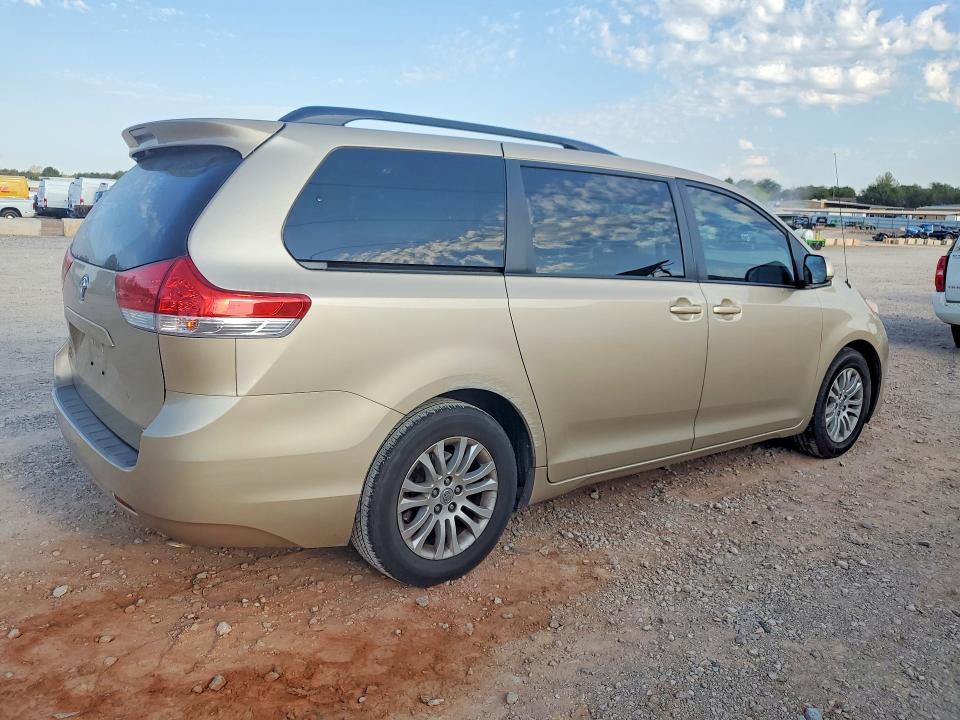 Photo 3 from auction – 2014 TOYOTA SIENNA with VIN 5TDYK3DC8ES487858