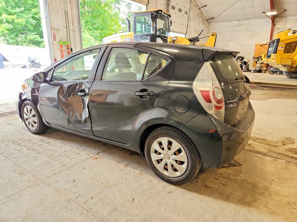Photo 2 from auction – 2012 TOYOTA PRIUS C with VIN JTDKDTB37C1512536