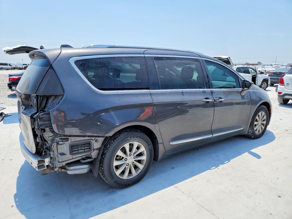 Photo 3 from auction – 2018 CHRYSLER PACIFICA with VIN 2C4RC1BG2JR227177
