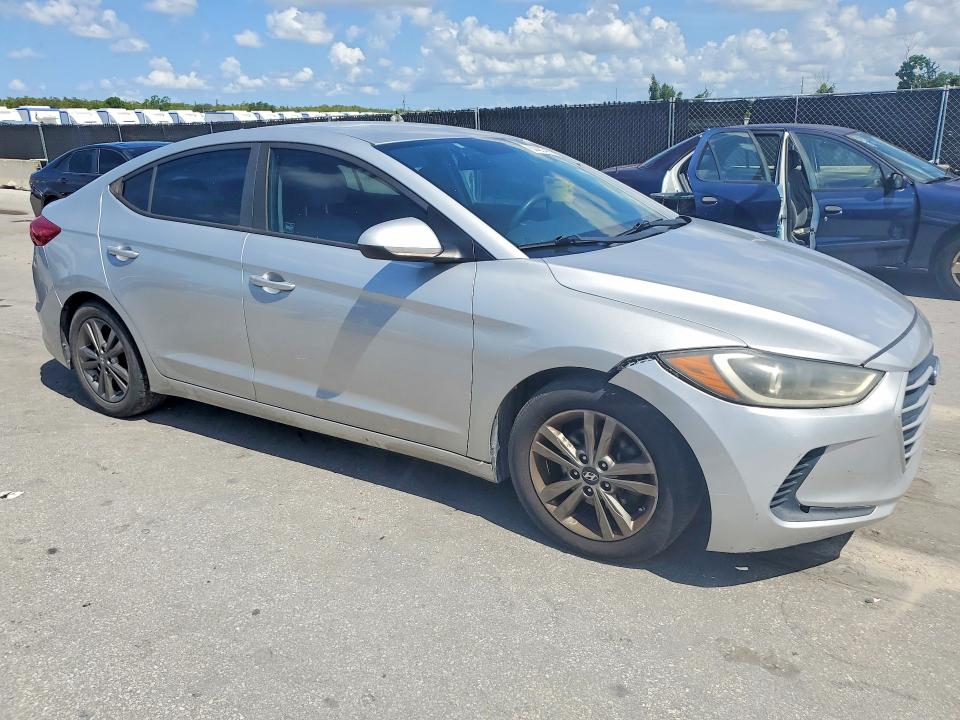 Photo 4 from auction – 2017 HYUNDAI ELANTRA with VIN 5NPD84LF3HH011364