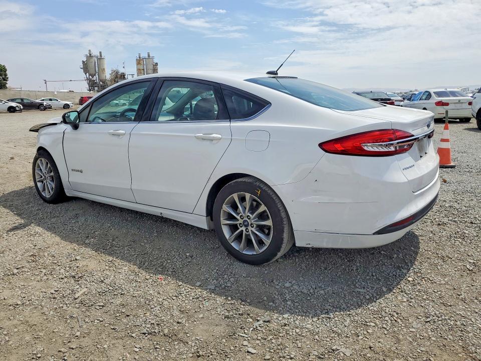 Фото 2 с аукциона – 2017 FORD FUSION с VIN 3FA6P0LU8HR323640