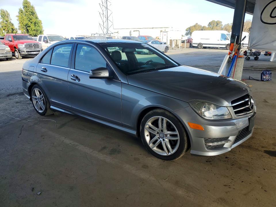 Photo 4 from auction – 2014 MERCEDES-BENZ C with VIN WDDGF8AB7EA943540