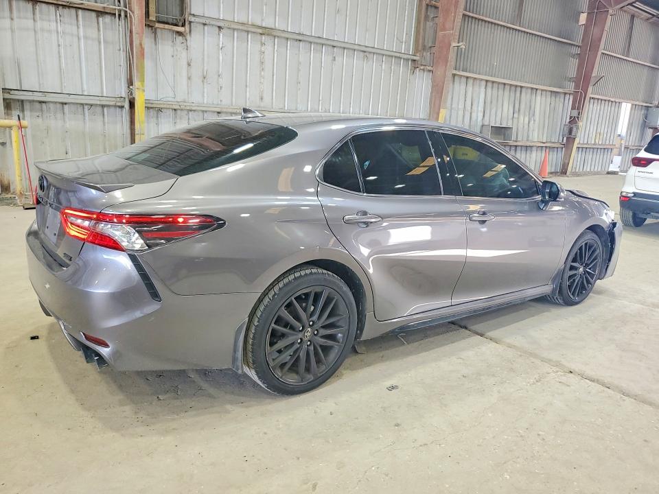 Photo 3 from auction – 2022 TOYOTA CAMRY with VIN 4T1K61AK7NU717147