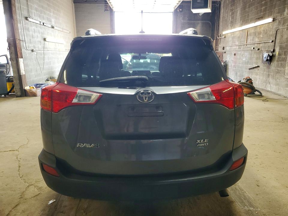 Photo 6 from auction – 2015 TOYOTA RAV4 with VIN 2T3RFREV0FW375552