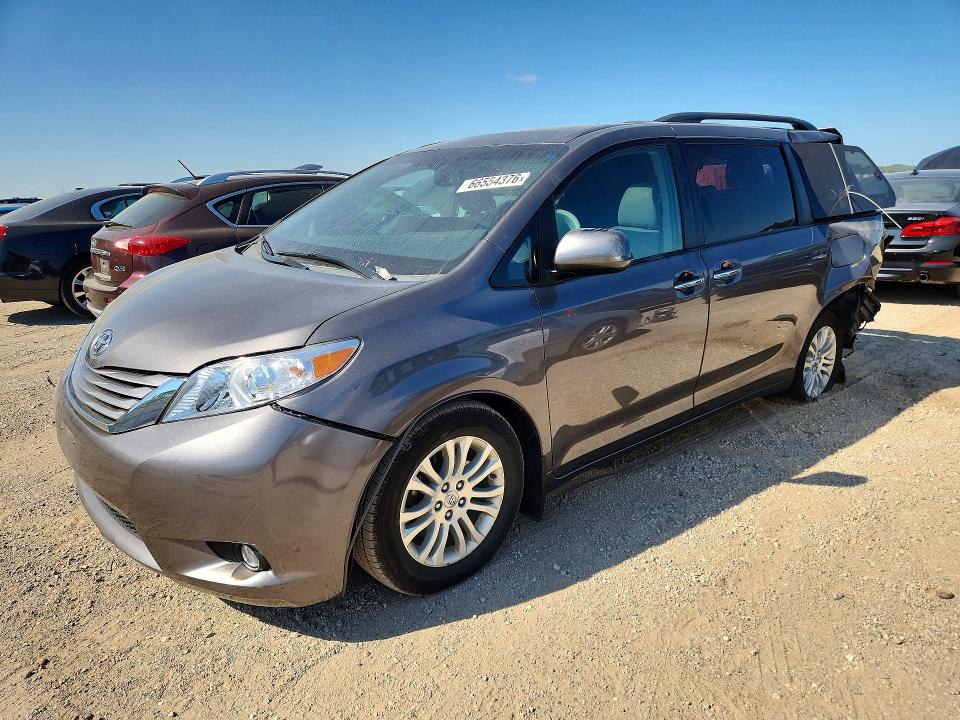 TOYOTA SIENNA 2017 with VIN 5TDYZ3DC7HS843345 - Photo from auction