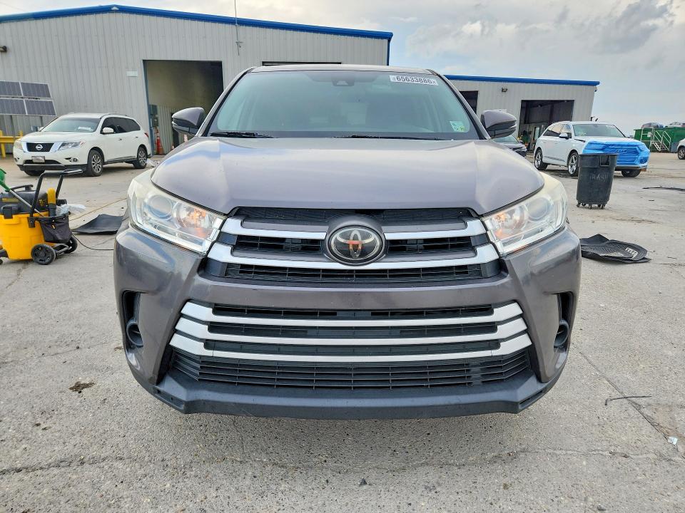 Photo 5 from auction – 2018 TOYOTA HIGHLANDER with VIN 5TDZZRFH8JS243181