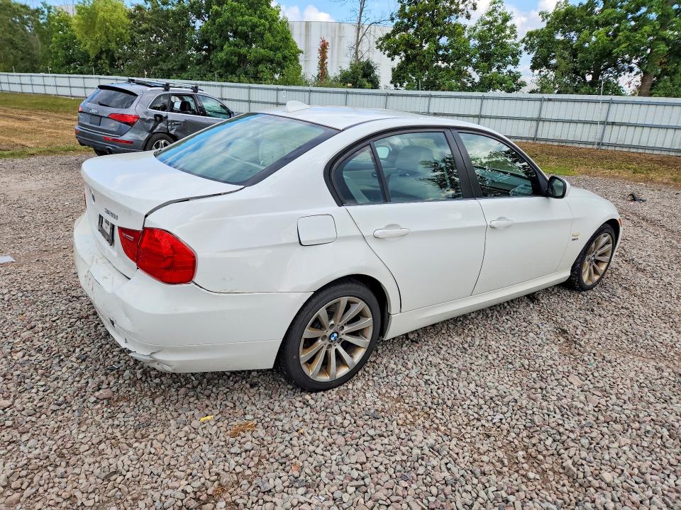 Photo 3 from auction – 2011 BMW 328 with VIN WBAPK5C52BA662413