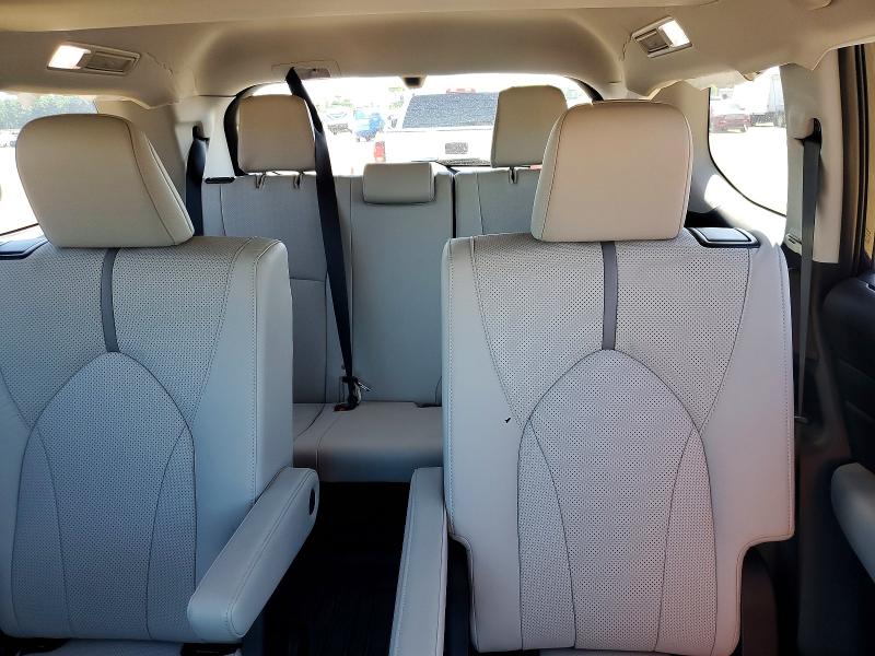 Photo 10 from auction – 2024 TOYOTA GRAND HIGHLANDER with VIN 5TDAAAB50RS043571