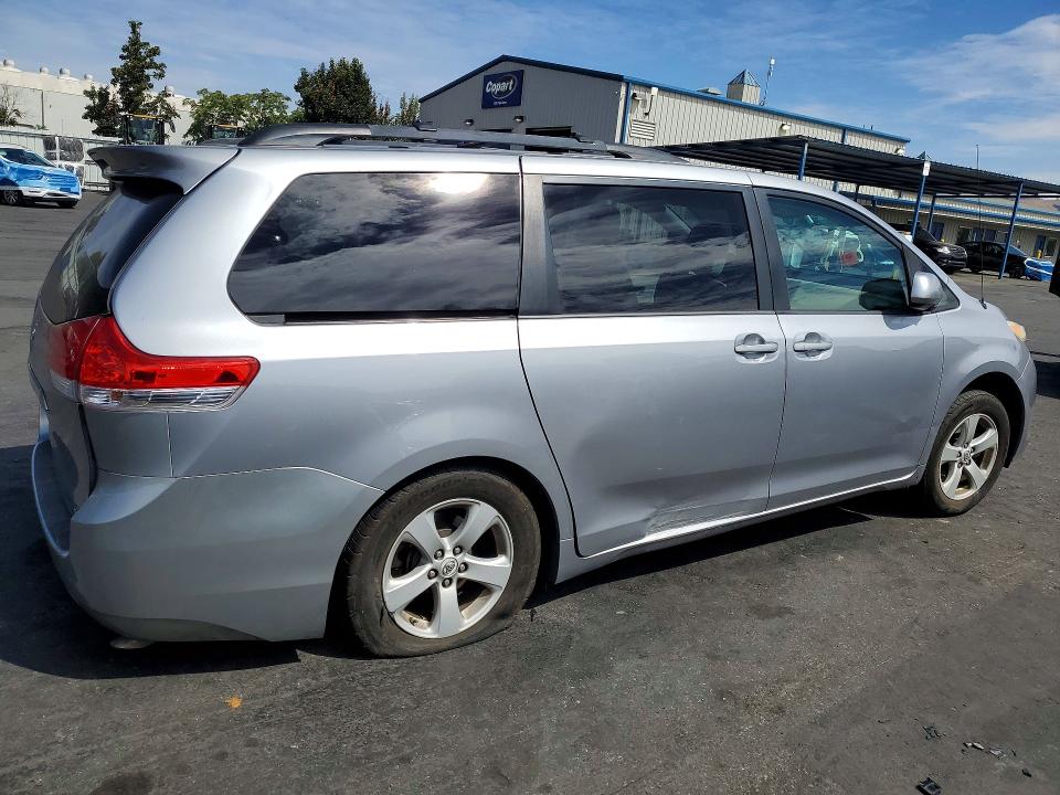 Photo 3 from auction – 2012 TOYOTA SIENNA with VIN 5TDKK3DC2CS239544