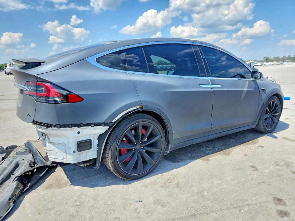 Photo 3 from auction – 2017 TESLA MODEL X with VIN 5YJXCBE24HF044673