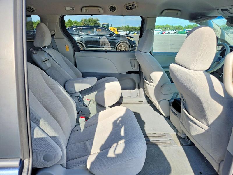 Photo 11 from auction – 2014 TOYOTA SIENNA with VIN 5TDKK3DCXES420510