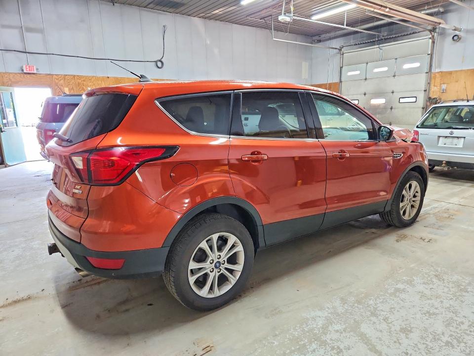 Photo 3 from auction – 2019 FORD ESCAPE with VIN 1FMCU9GD4KUA45092