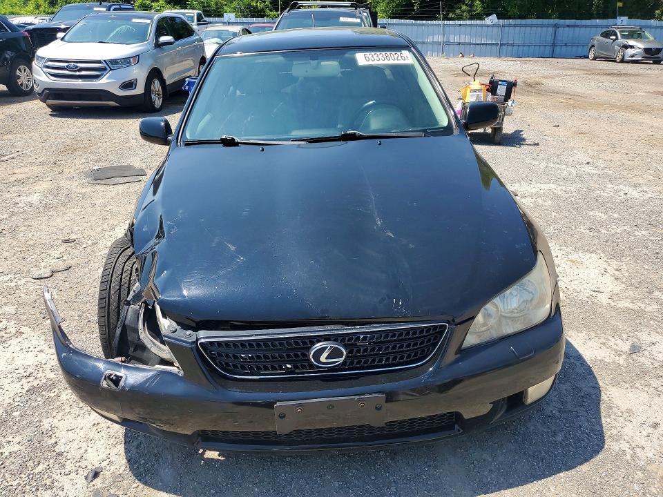 Photo 5 from auction – 2002 LEXUS IS with VIN JTHBD192820035751