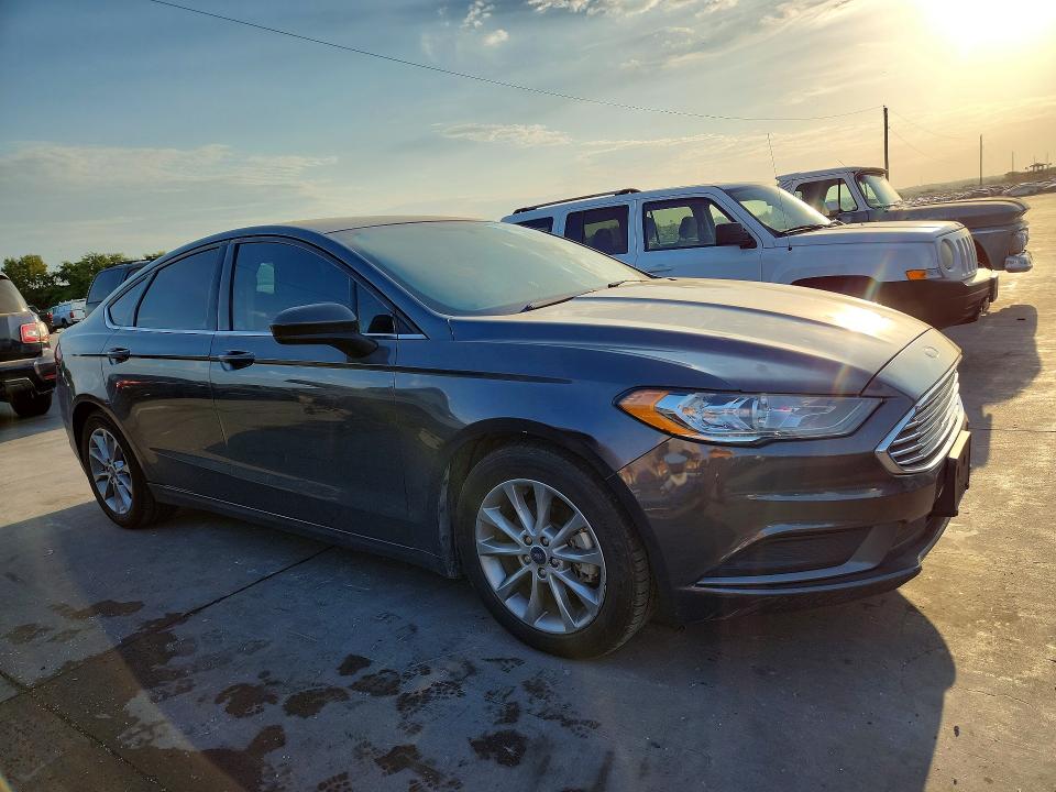 Photo 4 from auction – 2017 FORD FUSION with VIN 3FA6P0HD4HR406927
