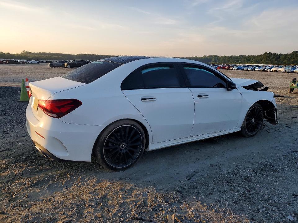 Photo 3 from auction – 2019 MERCEDES-BENZ A with VIN WDD3G4EB7KW020035