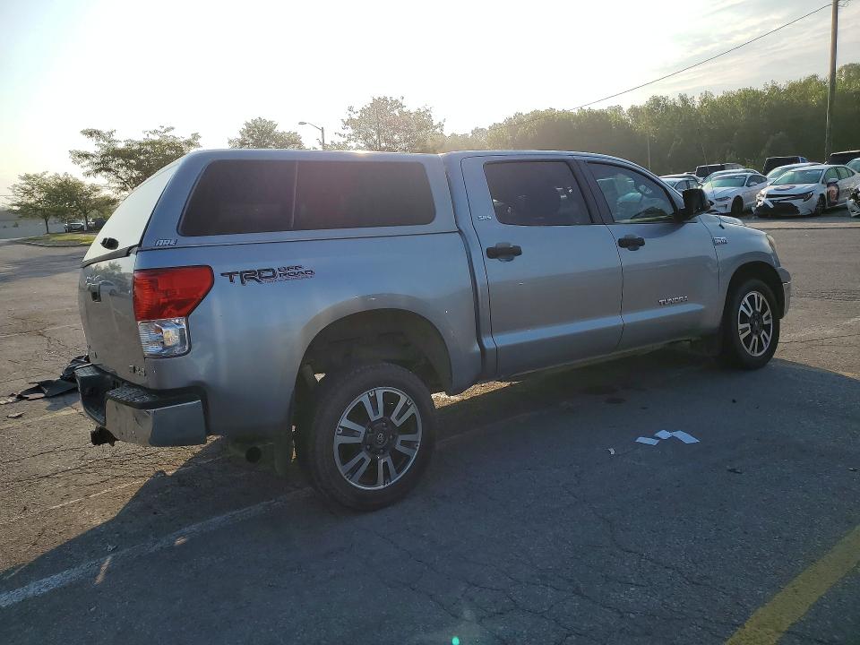 Photo 3 from auction – 2011 TOYOTA TUNDRA with VIN 5TFDW5F12BX174773