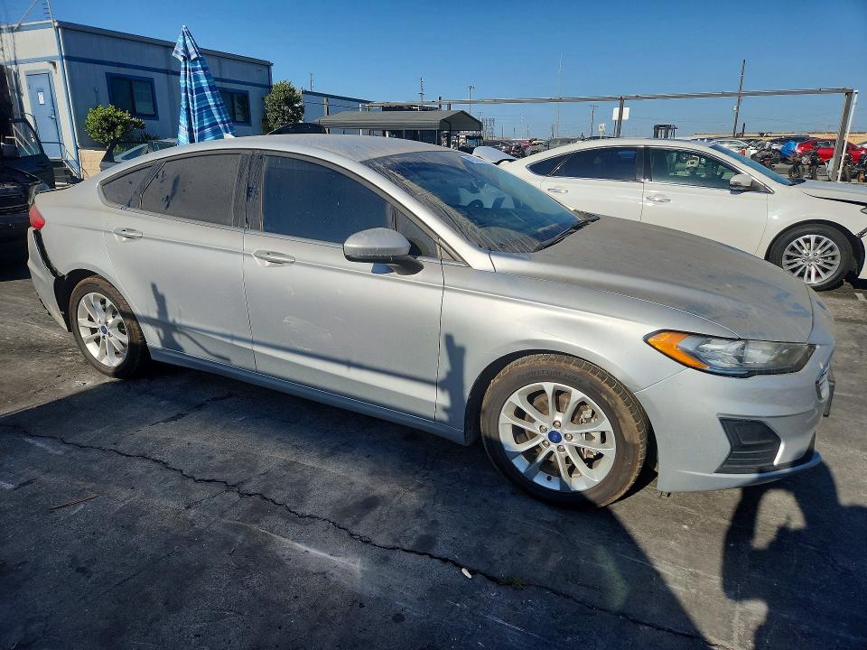 Photo 4 from auction – 2019 FORD FUSION with VIN 3FA6P0HD4KR238617