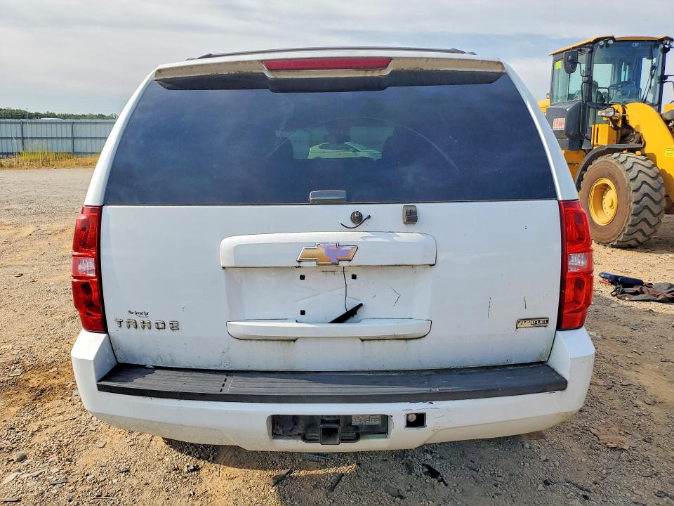 Photo 6 from auction – 2011 CHEVROLET TAHOE with VIN 1GNSKAE0XBR385204