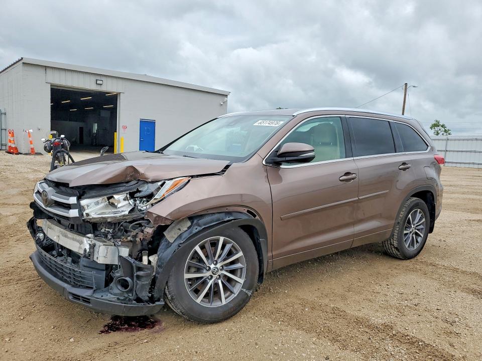 TOYOTA HIGHLANDER 2018 مع رقم تعريف المركبة 5TDJZRFH8JS875059 - صورة من المزاد