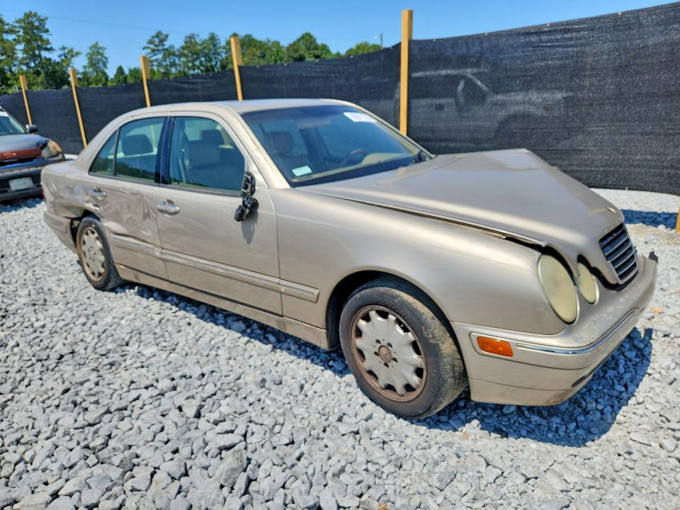 Photo 4 from auction – 2001 MERCEDES-BENZ E with VIN WDBJF65J81B244409