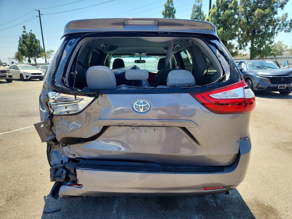 Foto 6 de la subasta – 2015 TOYOTA SIENNA con VIN 5TDKK3DCXFS537196