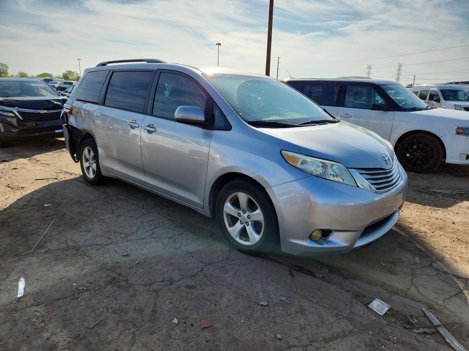 Photo 4 from auction – 2015 TOYOTA SIENNA with VIN 5TDKK3DC8FS667283