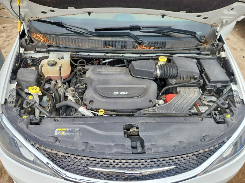 Photo 12 from auction – 2017 CHRYSLER PACIFICA with VIN 2C4RC1GG5HR564798