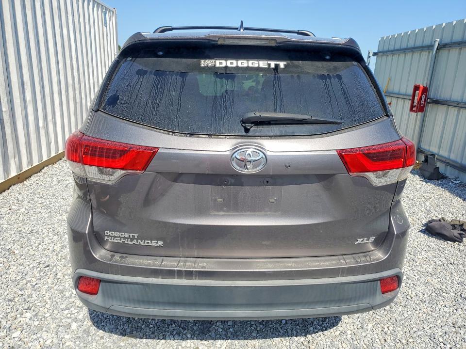 Photo 6 from auction – 2018 TOYOTA HIGHLANDER with VIN 5TDKZRFH5JS534822