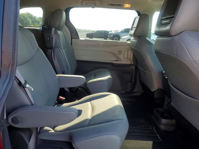 Photo 11 from auction – 2022 TOYOTA SIENNA with VIN 5TDYRKEC5NS077782