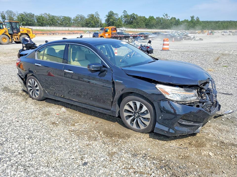 Photo 4 from auction – 2017 HONDA ACCORD with VIN JHMCR6F7XHC019707