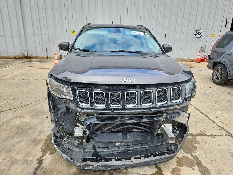 Photo 5 from auction – 2019 JEEP COMPASS with VIN 3C4NJDBB1KT678917