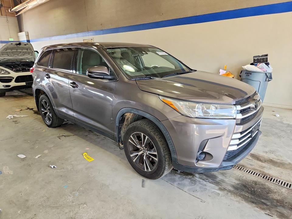 Photo 4 from auction – 2019 TOYOTA HIGHLANDER with VIN 5TDBZRFH1KS735795