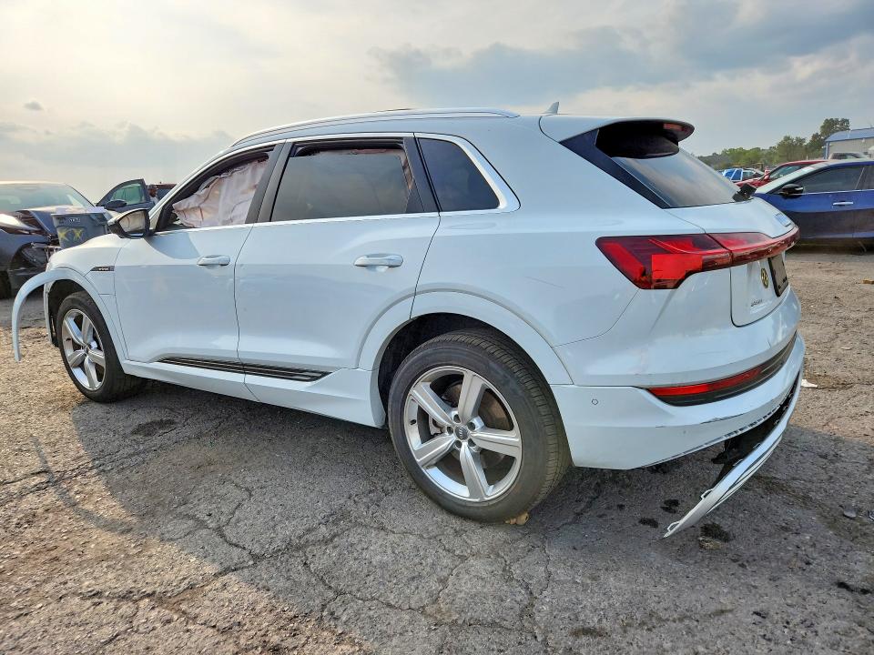 Photo 2 from auction – 2019 AUDI E-TRON with VIN WA1LAAGE3KB022609